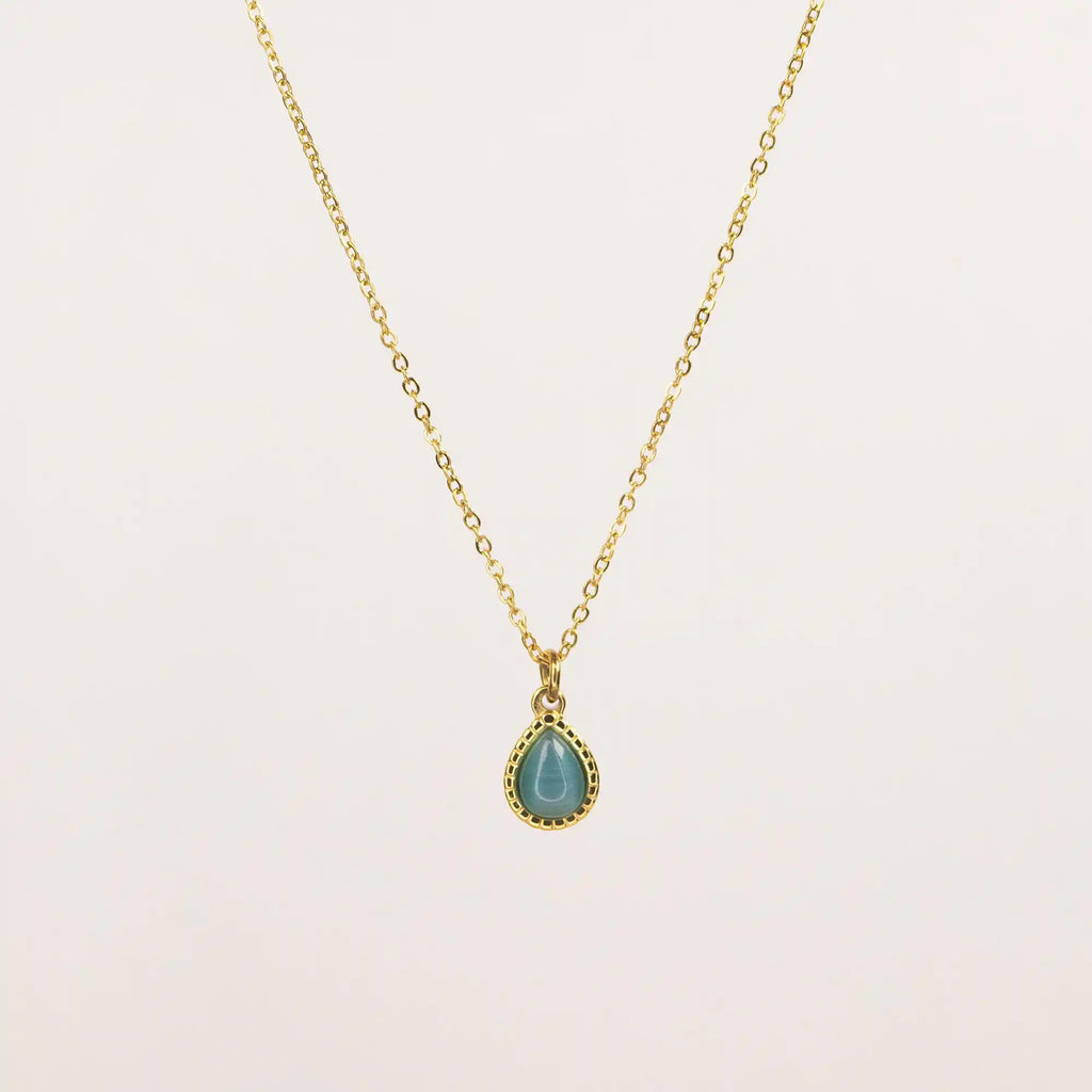 Sera Teardrop Pendant Necklace gold stone detail close-up — Tamola Jewellery