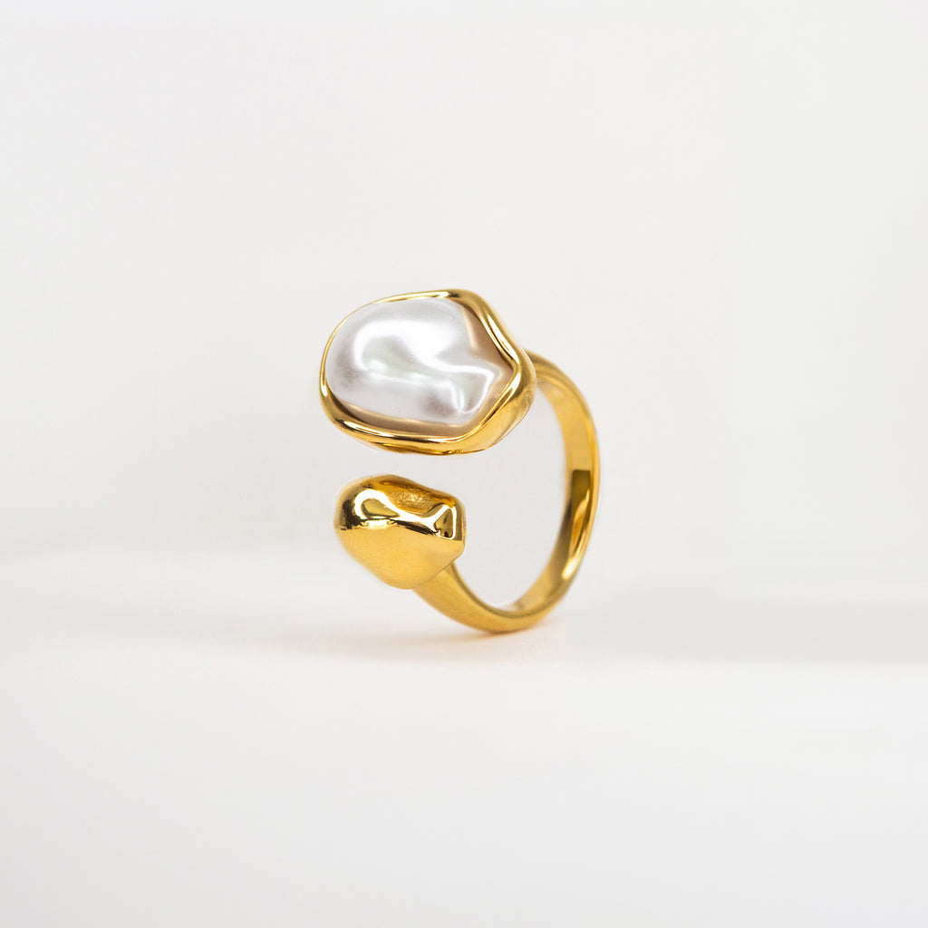 Eira Organic Pearl Ring