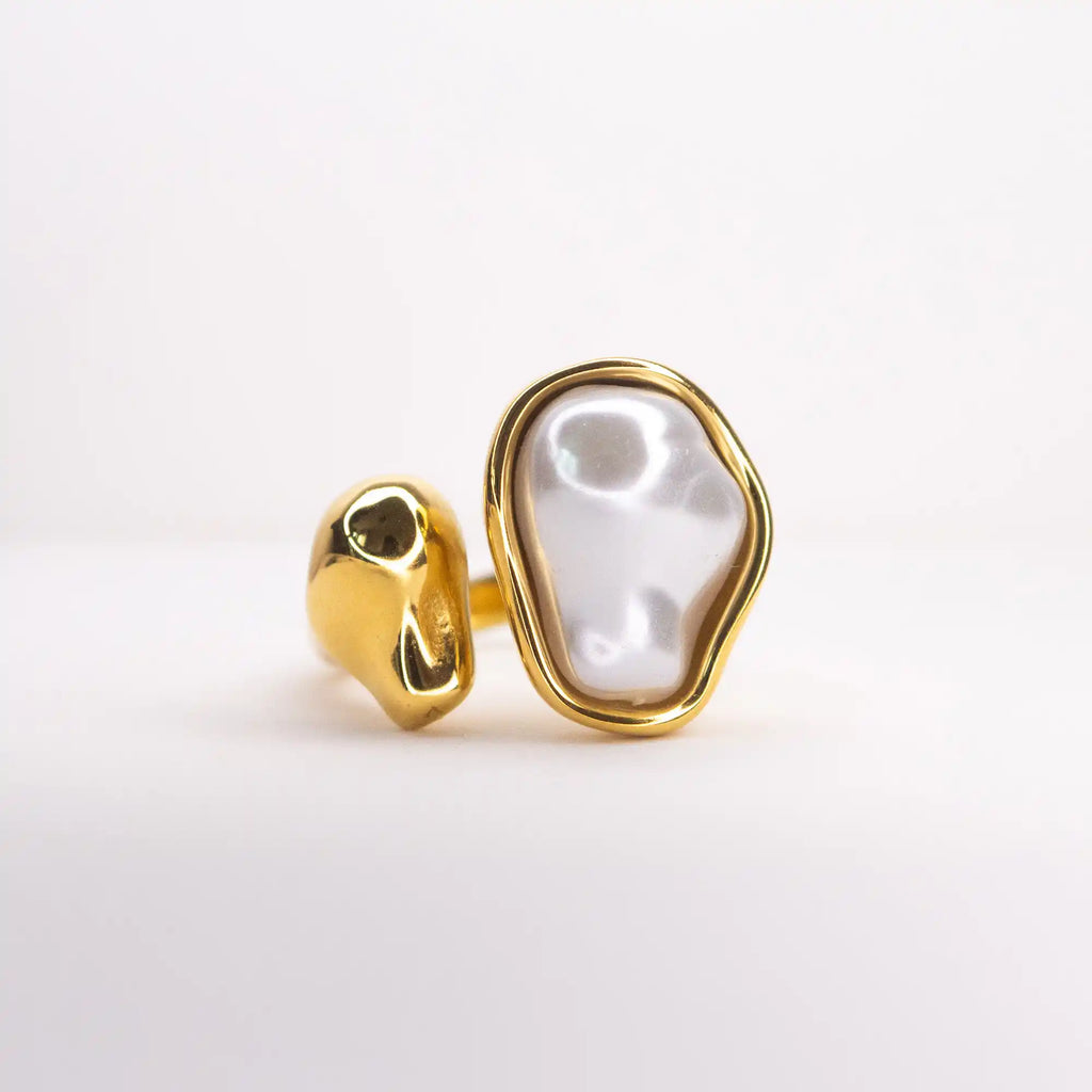 Eira Organic Pearl Ring gold side view pearl detail — Tamola Jewellery