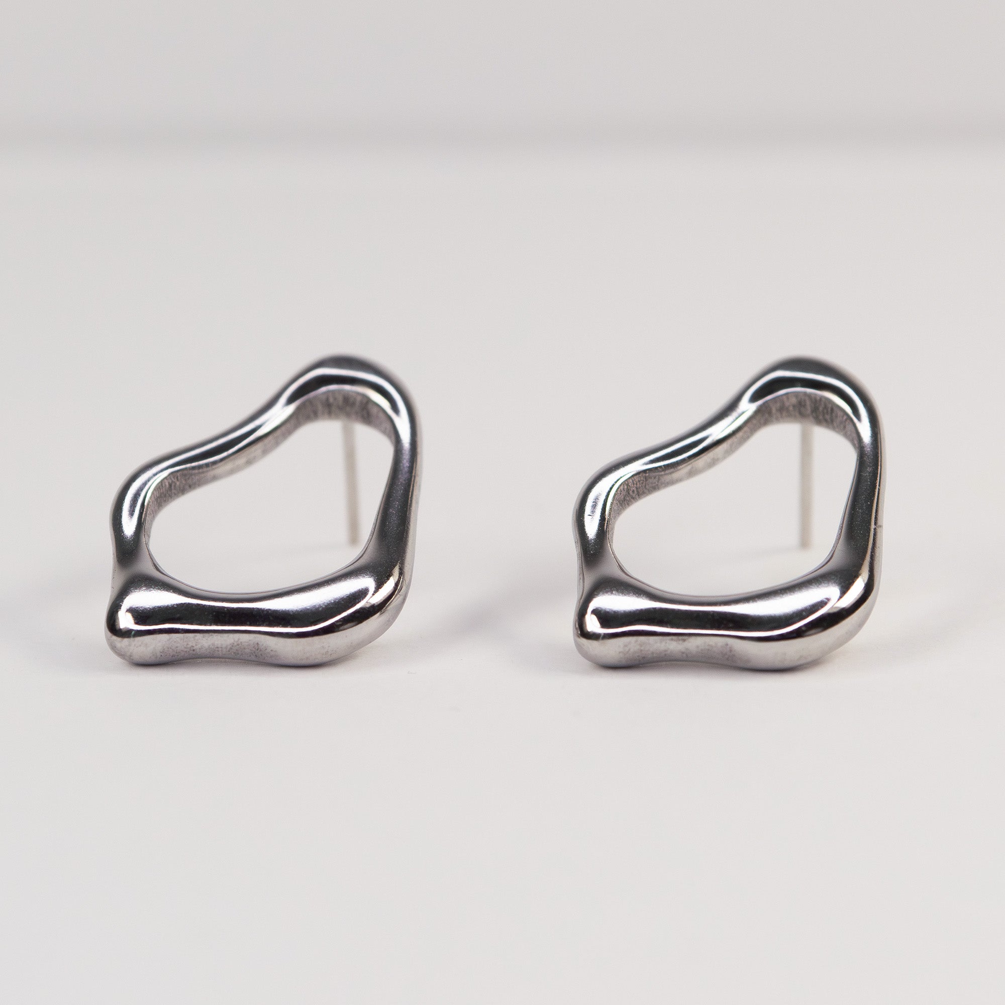 Elin Organic Shape Earrings silver stainless steel — Tamola Jewellery