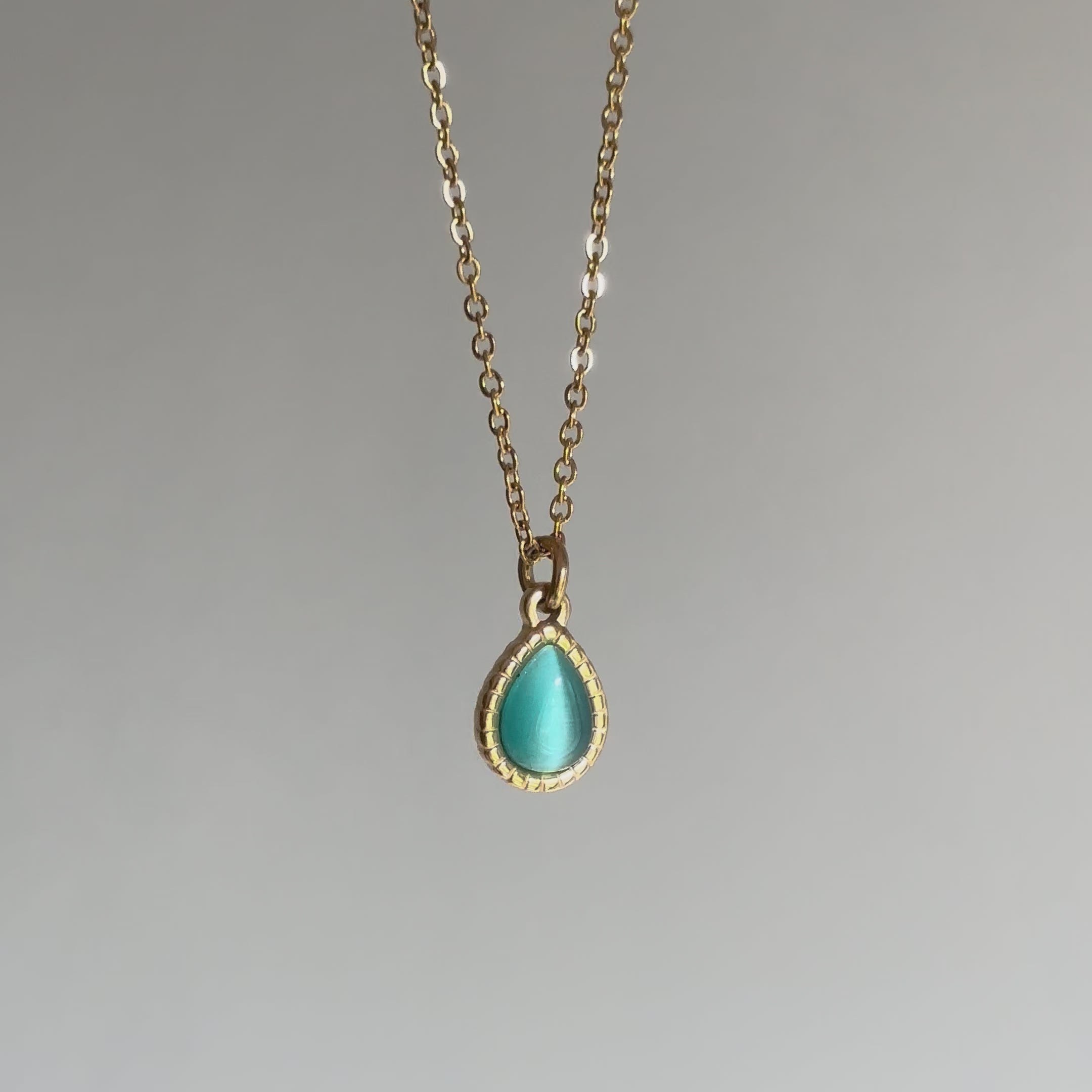 Sera Teardrop Pendant Necklace