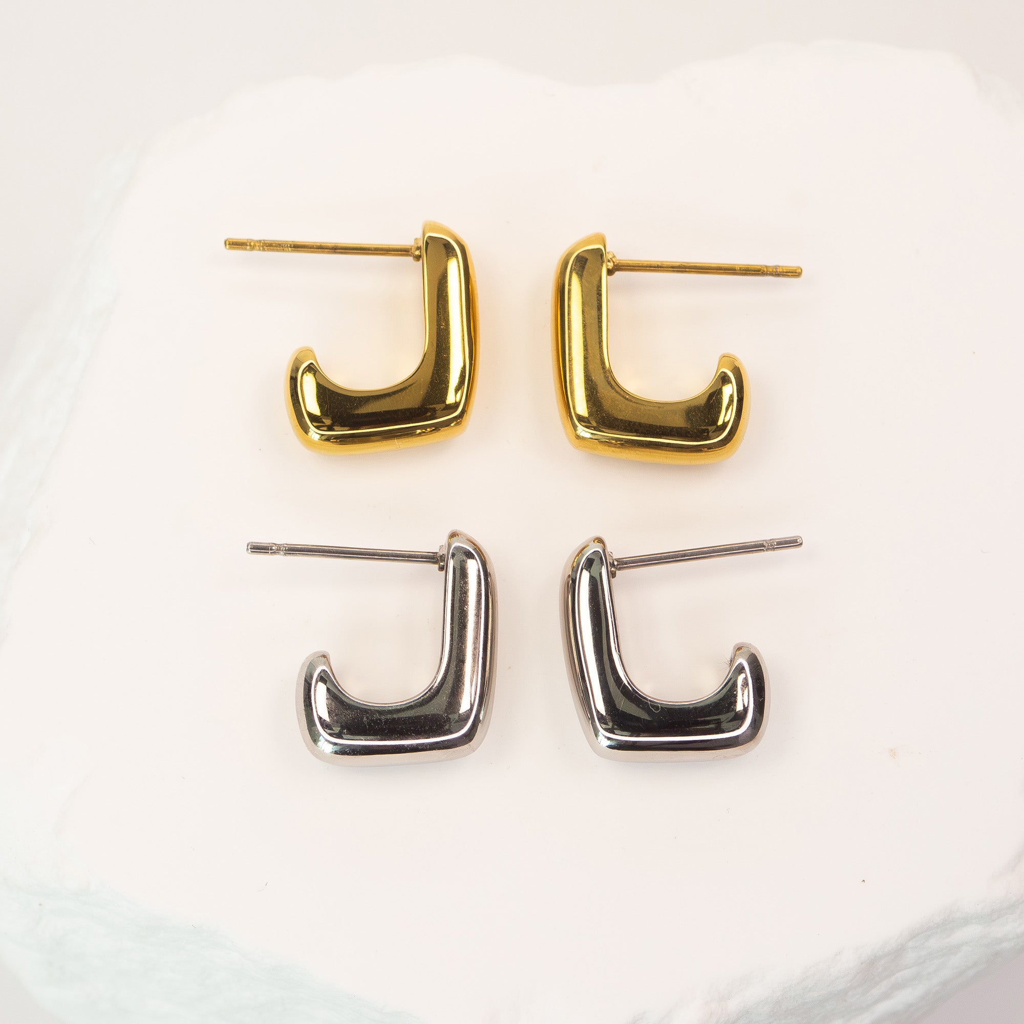 Solène Sculptural Huggie Earrings