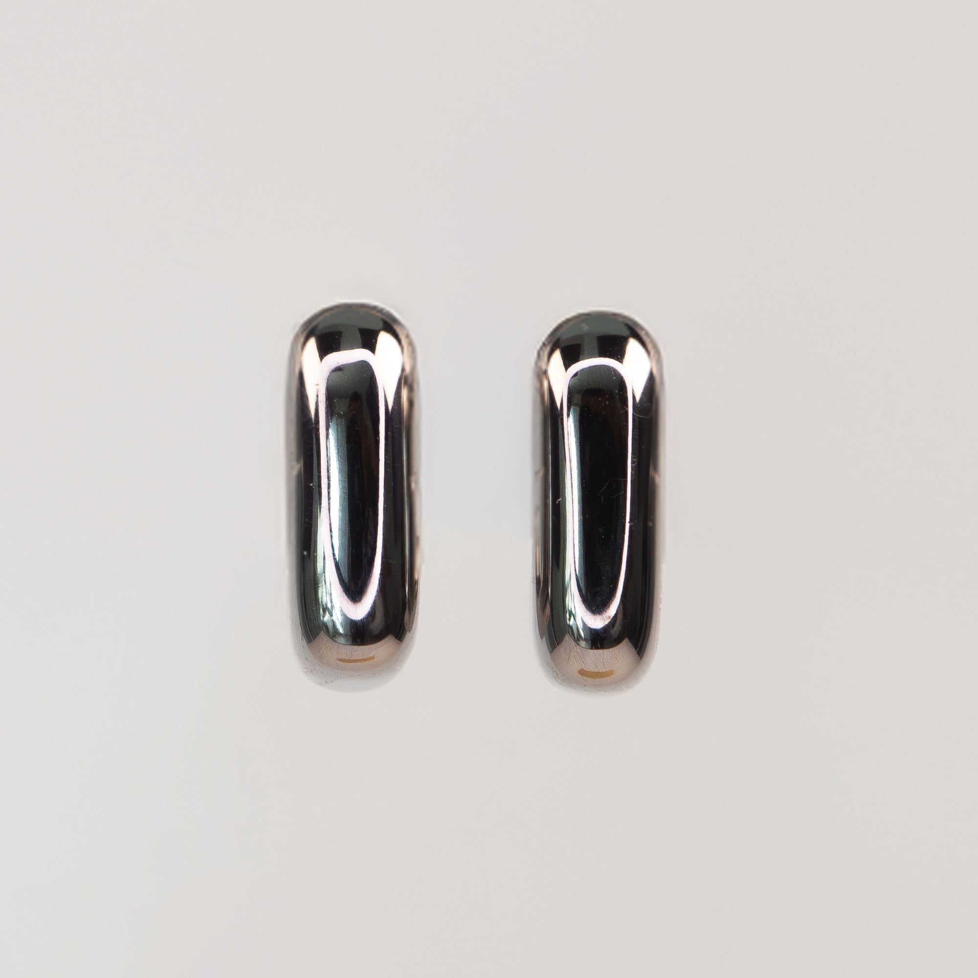 Solène Sculptural Huggie Earrings