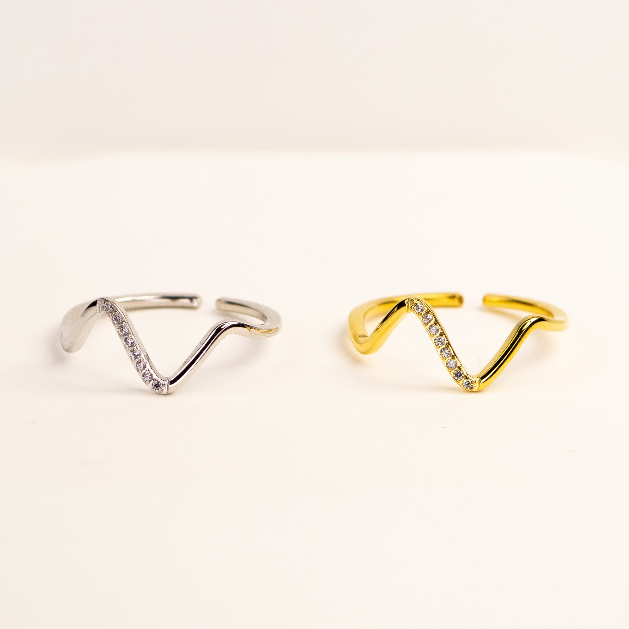 Siv Curved Crystal Ring